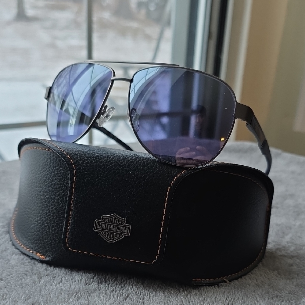 Harley-Davidson Black Aviator Sunglasses with Purple Lenses